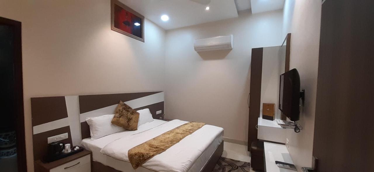 Gangānagar Amor Hotel מראה חיצוני תמונה